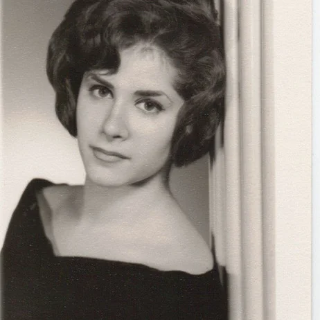 Linda November